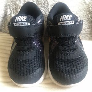 Nike Revolution 4